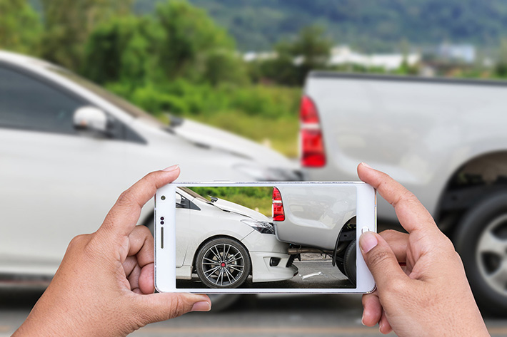taking-photos-of-car-accidents-Ann-Arbor-MI-personal-injury-law-firm